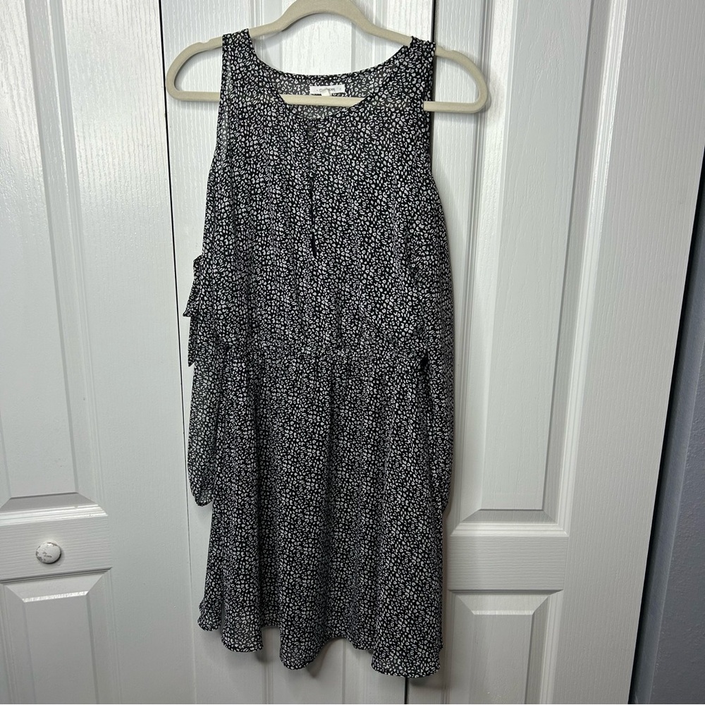 Maurices Women’s Sz M Black/White Polyester Cold Shoulder Elastic Waist Dress